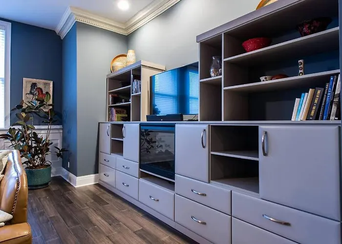 Downtown Sophistication/ Two Bedroom / Two Bath