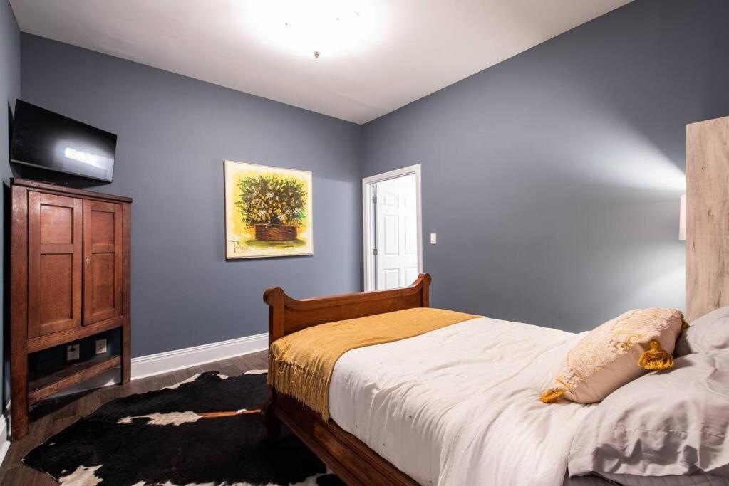 Downtown Sophistication/ Two Bedroom / Two Bath *
