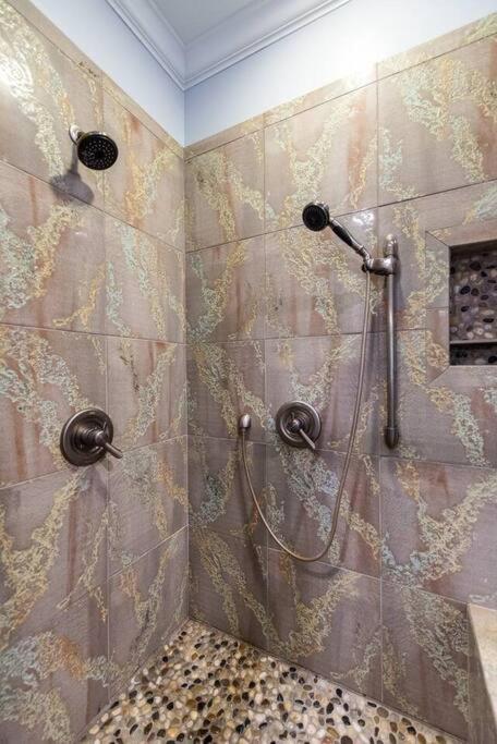 Downtown Sophistication/ Two Bedroom / Two Bath Apartment *