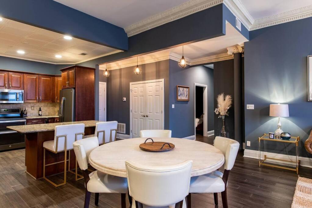 Downtown Sophistication/ Two Bedroom / Two Bath Louisville