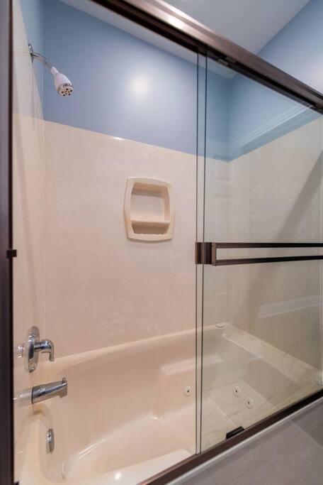 Downtown Sophistication/ Two Bedroom / Two Bath Apartment Louisville
