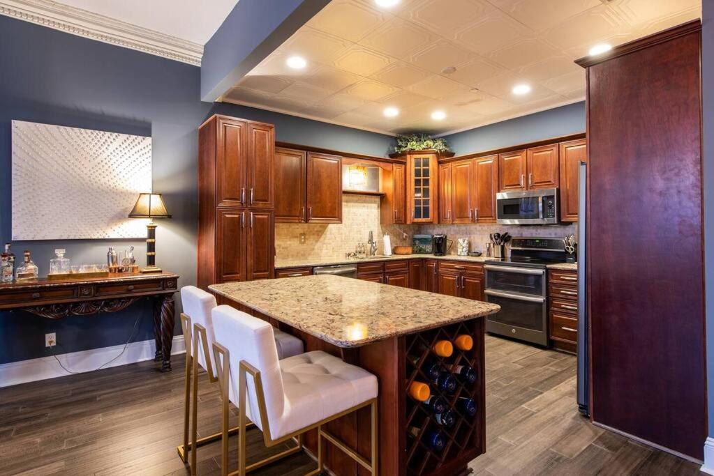 Downtown Sophistication/ Two Bedroom / Two Bath Louisville