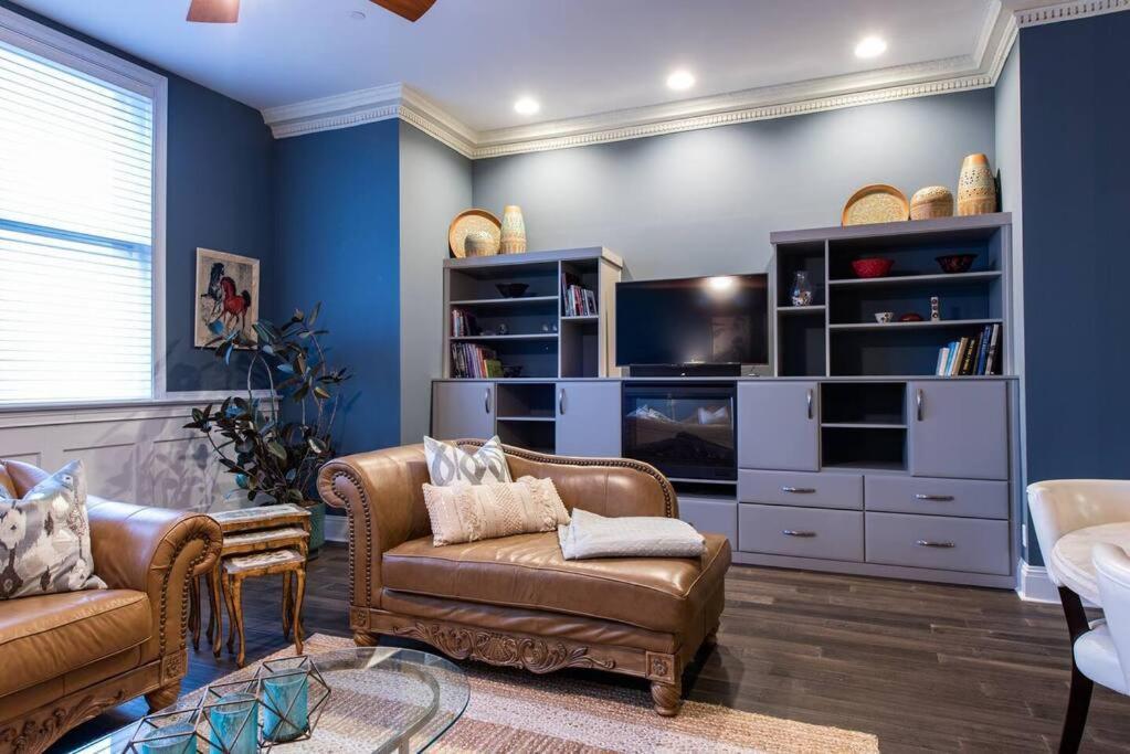 Downtown Sophistication/ Two Bedroom / Two Bath Apartment