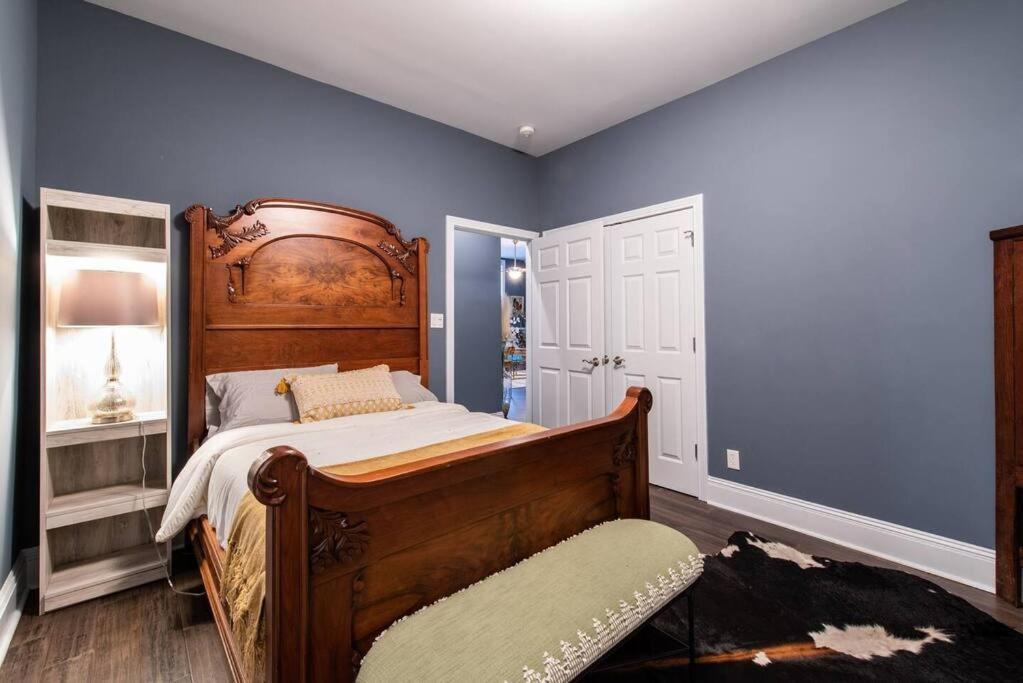 Apartment Downtown Sophistication/ Two Bedroom / Two Bath Louisville